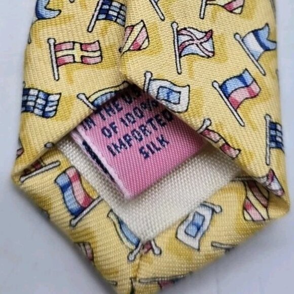 Vineyard Vines INTERNATIONAL MARITIME SIGNAL FLAGS All Over Print Men's Silk Tie - Picture 7 of 7